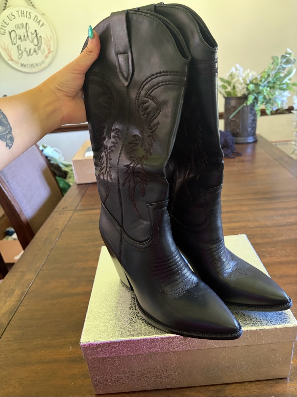 ISNOM Women’s Black Knee High Cowboy Boots Size 8.5 Embroidered Pointed Toe